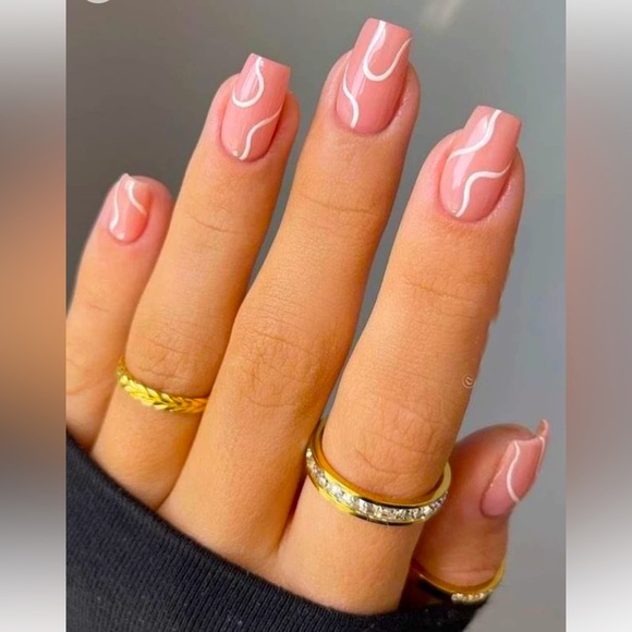 Pink press on nails - Picture 1 of 5
